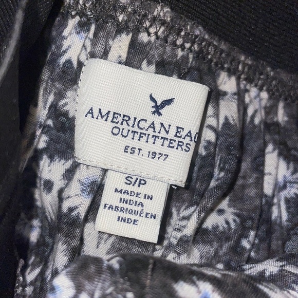 American eagle floral skirt with black band and buttons - Picture 3 of 3